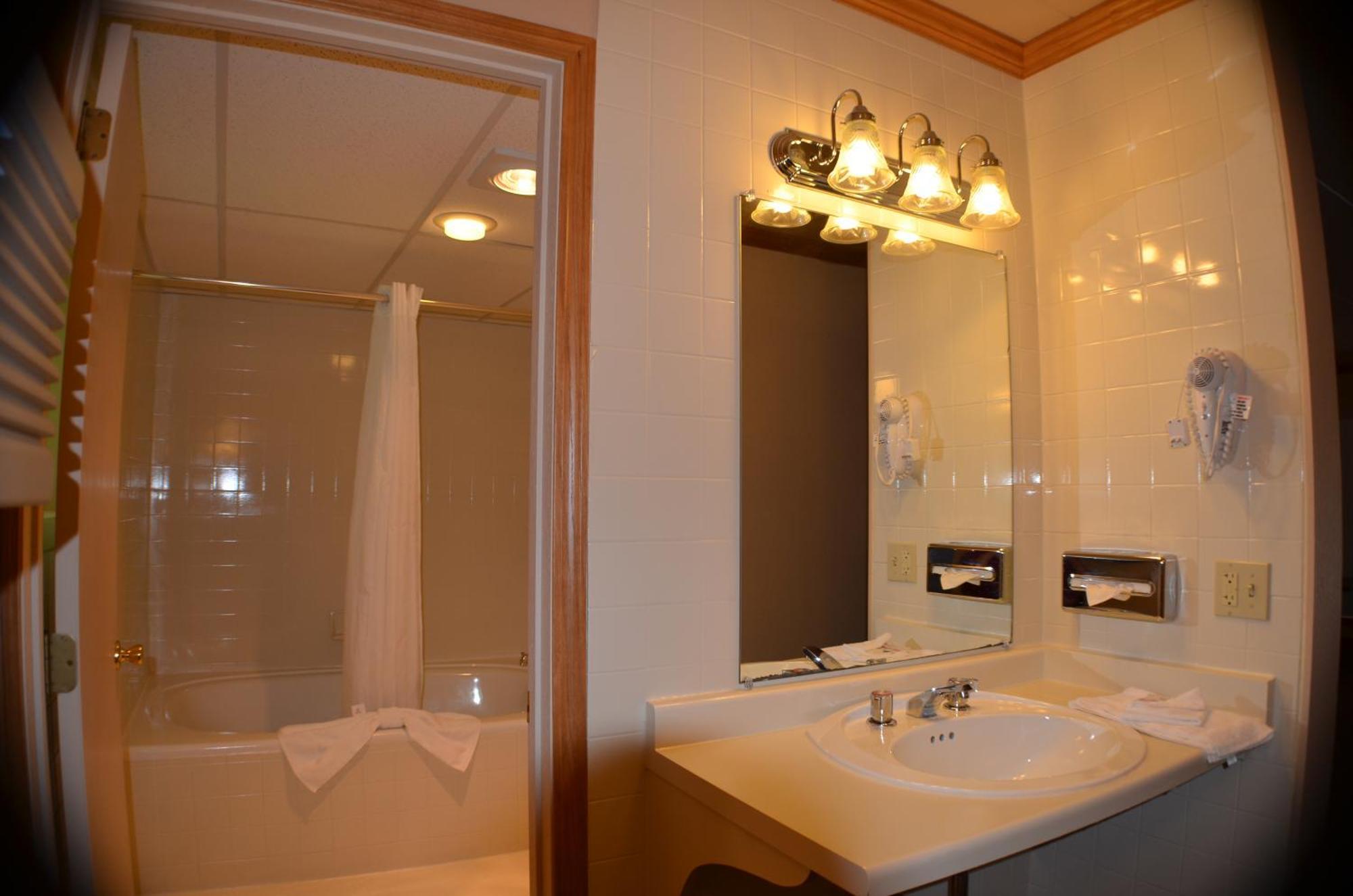 Amber'S Inn And Suites Wisconsin Dells Pokoj fotografie