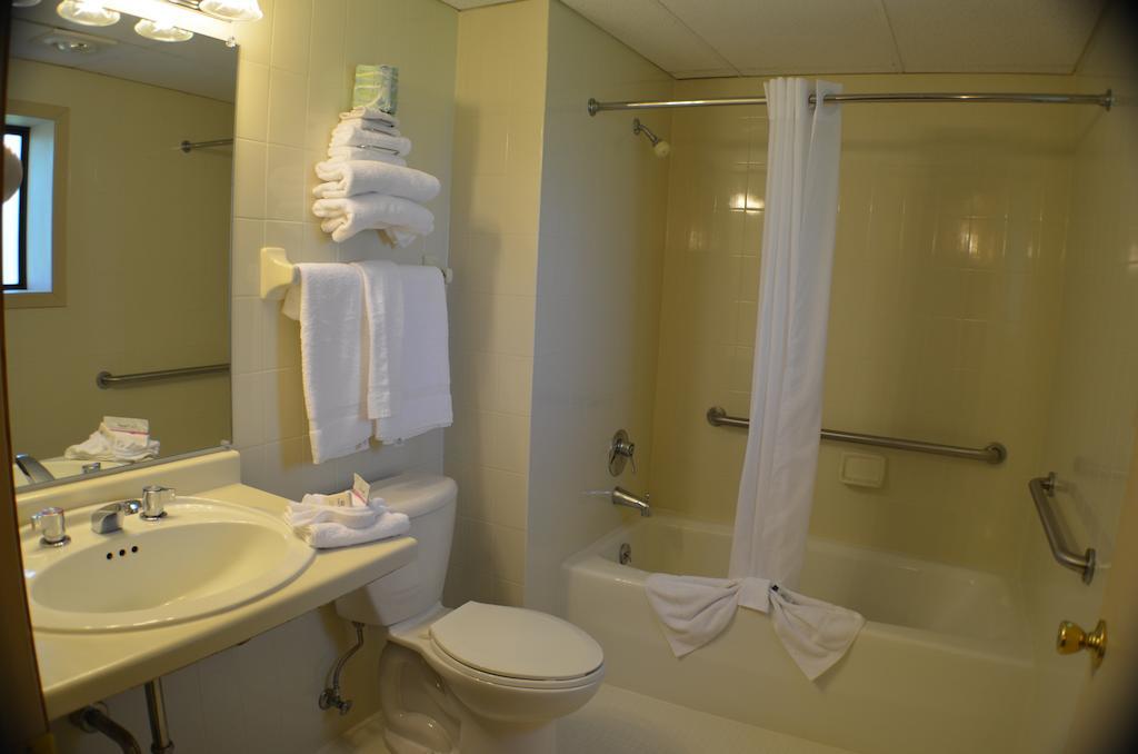 Amber'S Inn And Suites Wisconsin Dells Pokoj fotografie