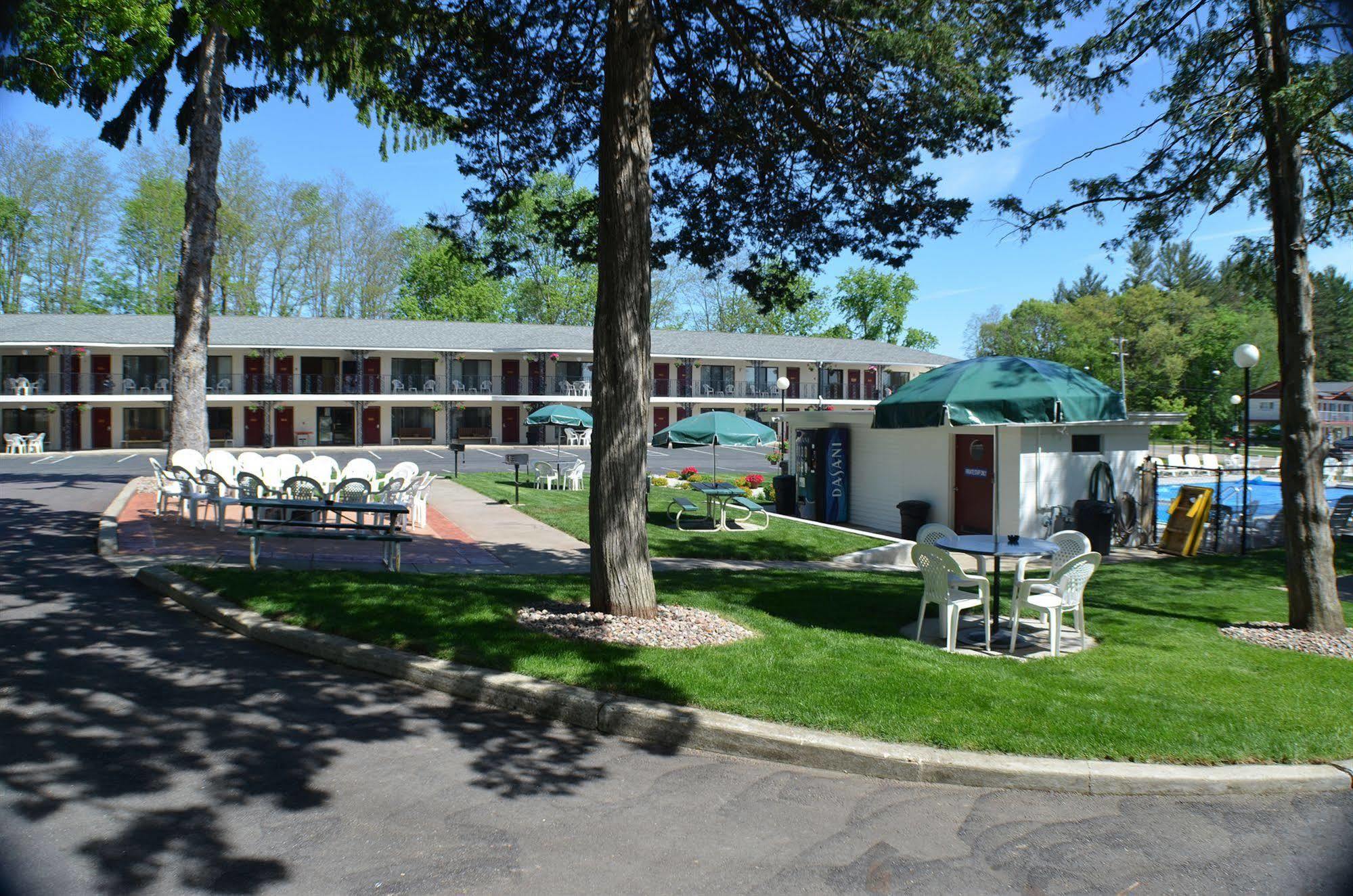 Amber'S Inn And Suites Wisconsin Dells Exteriér fotografie
