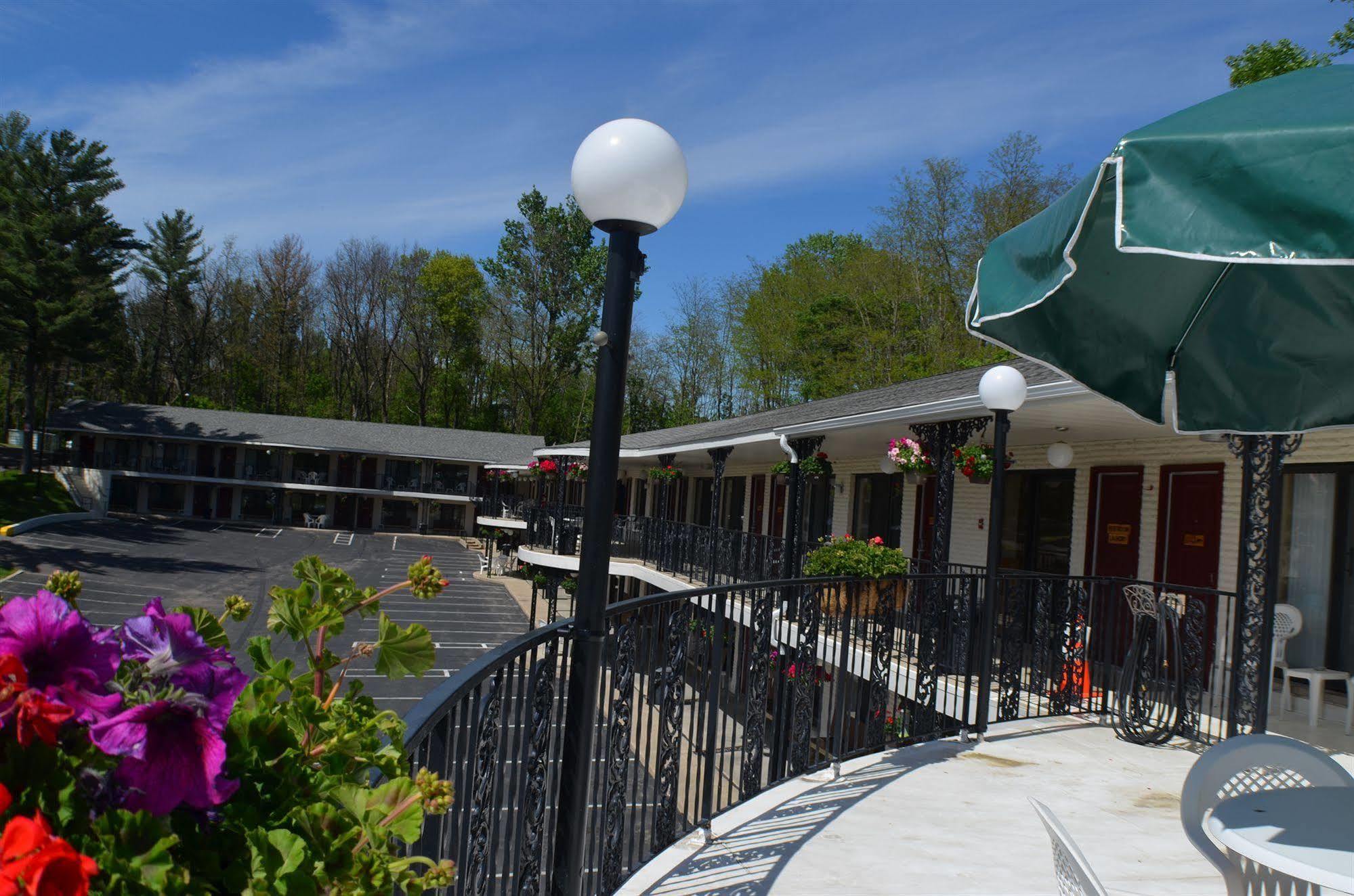 Amber'S Inn And Suites Wisconsin Dells Exteriér fotografie